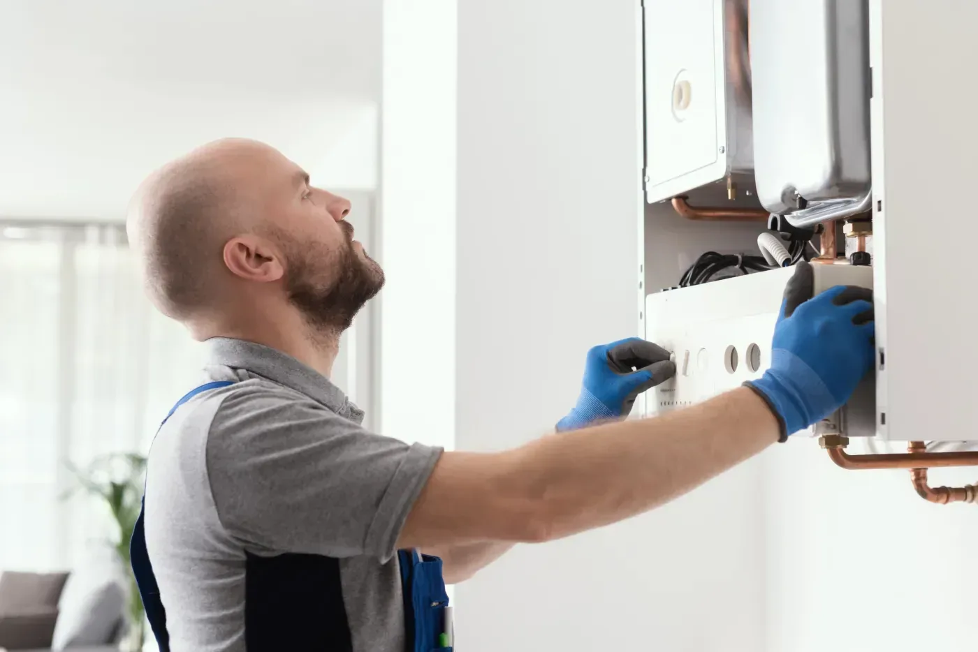Chauffagiste entretenant une chaudière gaz Vaillant à Ermont (95120)